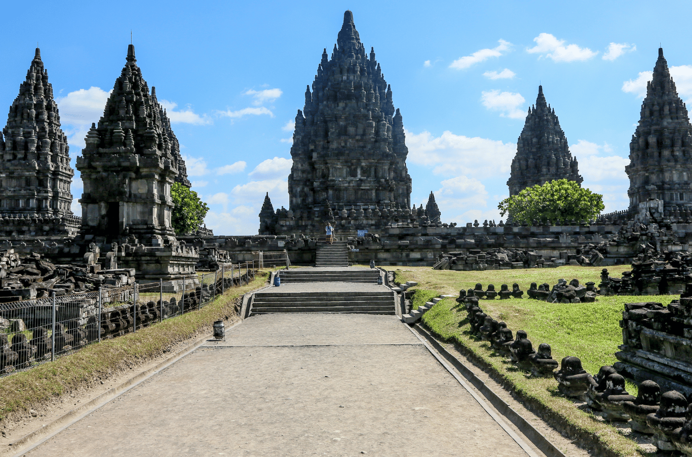 Borobudur Sunrise from setumbu Hill , Merapi Volcano & Prambanan Full Day Tour